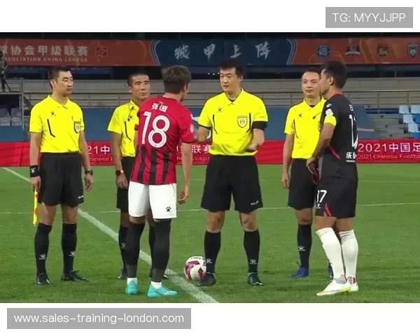 三镇与成都半场互交白卷 争夺激烈